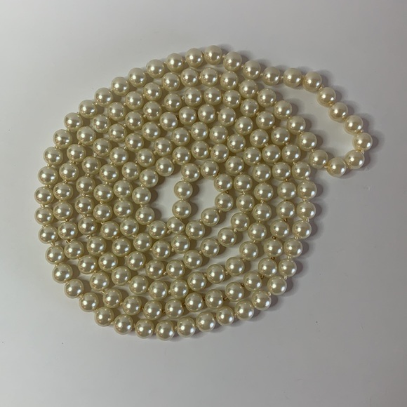 String of pearls, 28in - Picture 2 of 3